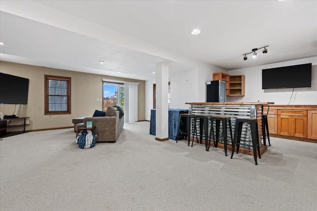 504 Fairview CIRCLE, Waterford, WI 53185