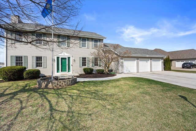 504 Fairview CIRCLE, Waterford, WI 53185