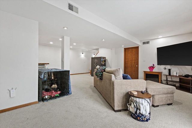 504 Fairview CIRCLE, Waterford, WI 53185