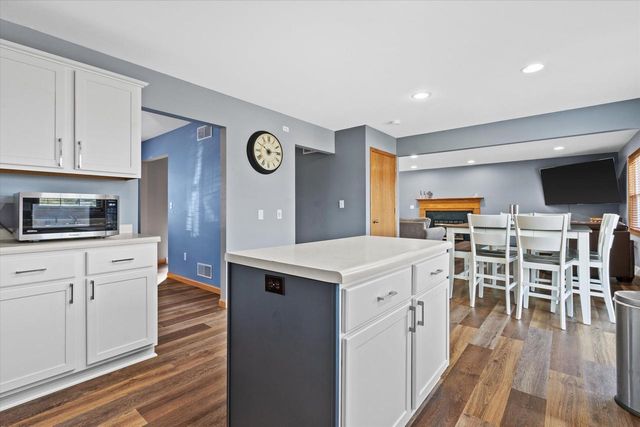 504 Fairview CIRCLE, Waterford, WI 53185