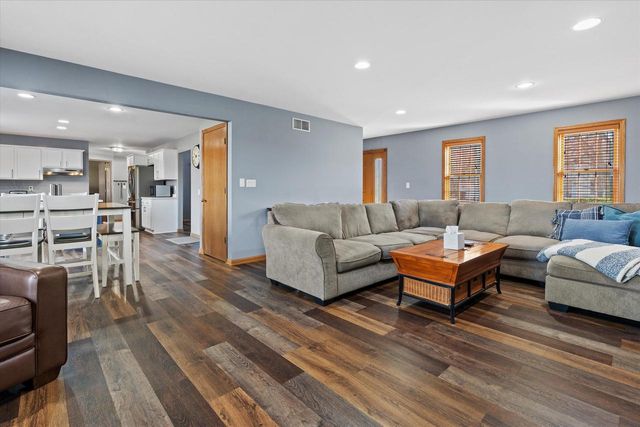 504 Fairview CIRCLE, Waterford, WI 53185