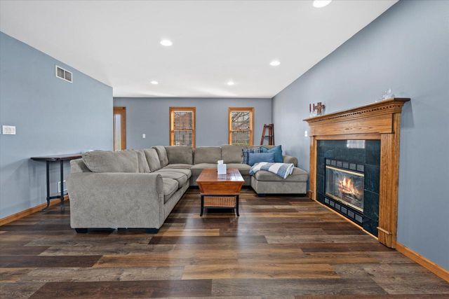 504 Fairview CIRCLE, Waterford, WI 53185