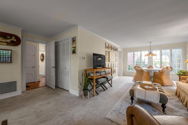 245 Holiday Road, Lexington, KY 40502