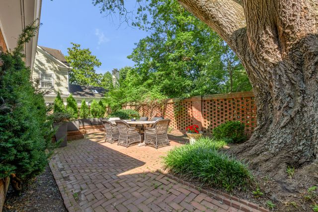 245 Holiday Road, Lexington, KY 40502