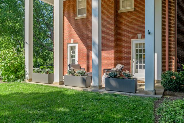 245 Holiday Road, Lexington, KY 40502