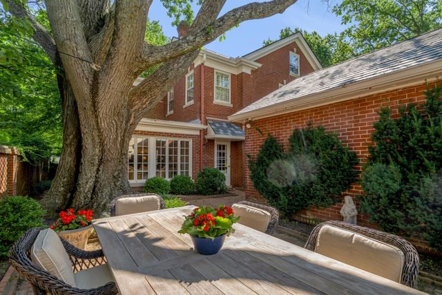 245 Holiday Road, Lexington, KY 40502