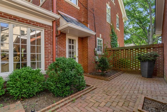 245 Holiday Road, Lexington, KY 40502