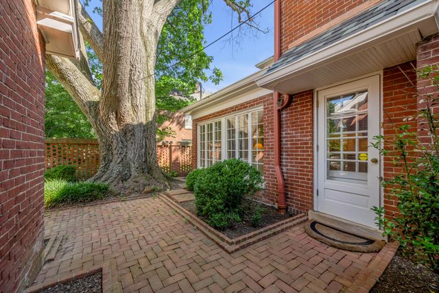245 Holiday Road, Lexington, KY 40502