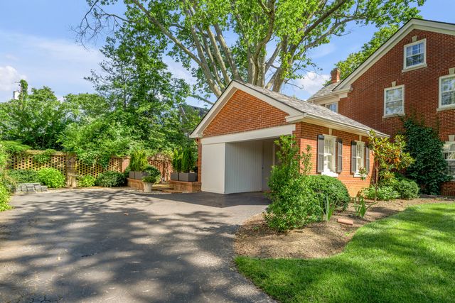245 Holiday Road, Lexington, KY 40502