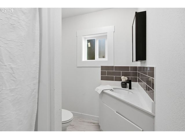 2530 26TH Ave, Forest Grove, OR 97116
