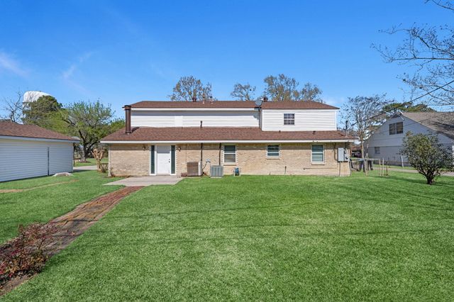 5105 Interlachen Street, Baytown, TX 77521