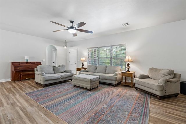 17252 Meadow Lake Circle, Newalla, OK 74857