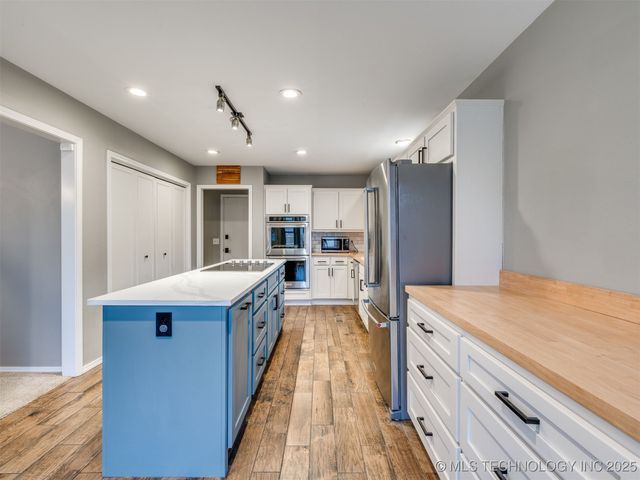 8621 S Fawnwood Court, Broken Arrow, OK 74011