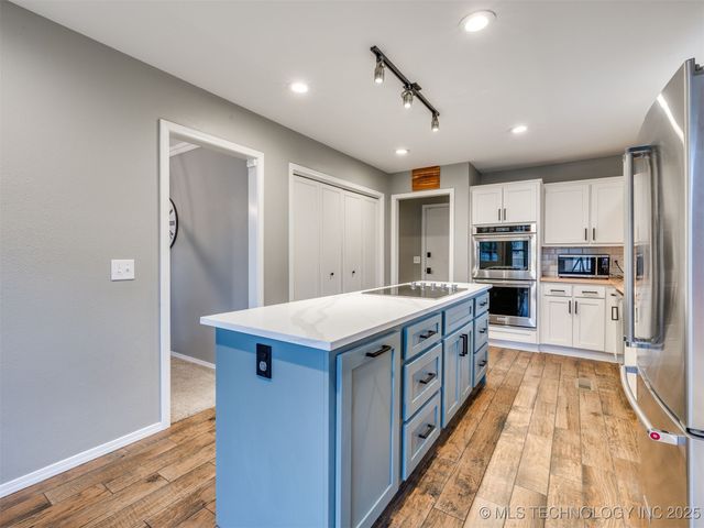 8621 S Fawnwood Court, Broken Arrow, OK 74011