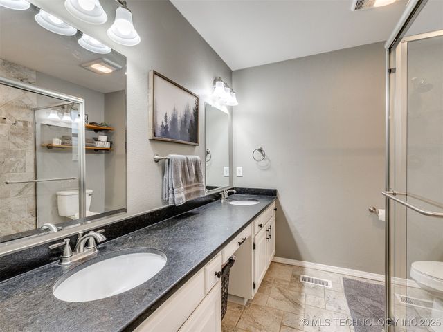 8621 S Fawnwood Court, Broken Arrow, OK 74011