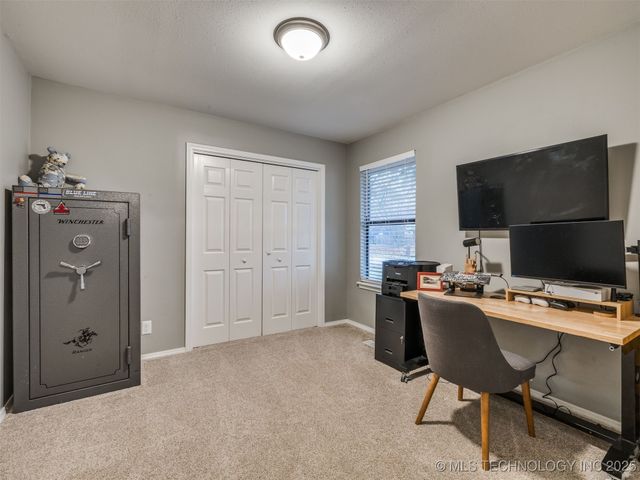 8621 S Fawnwood Court, Broken Arrow, OK 74011