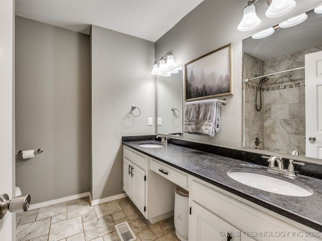 8621 S Fawnwood Court, Broken Arrow, OK 74011