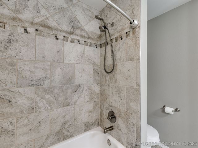 8621 S Fawnwood Court, Broken Arrow, OK 74011