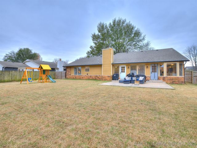 8621 S Fawnwood Court, Broken Arrow, OK 74011