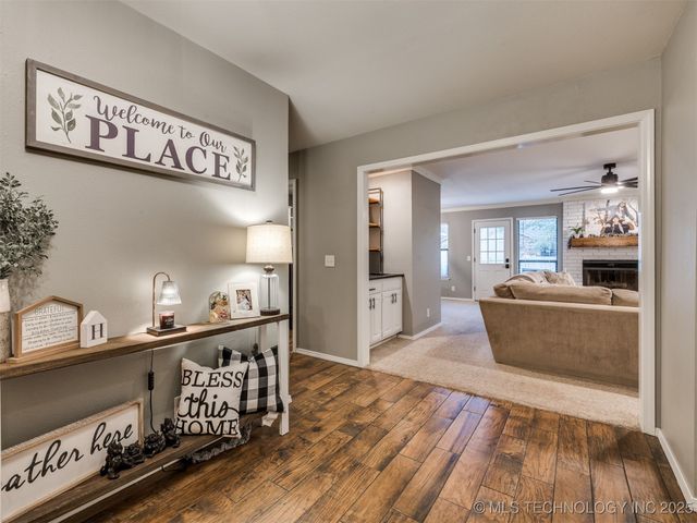 8621 S Fawnwood Court, Broken Arrow, OK 74011