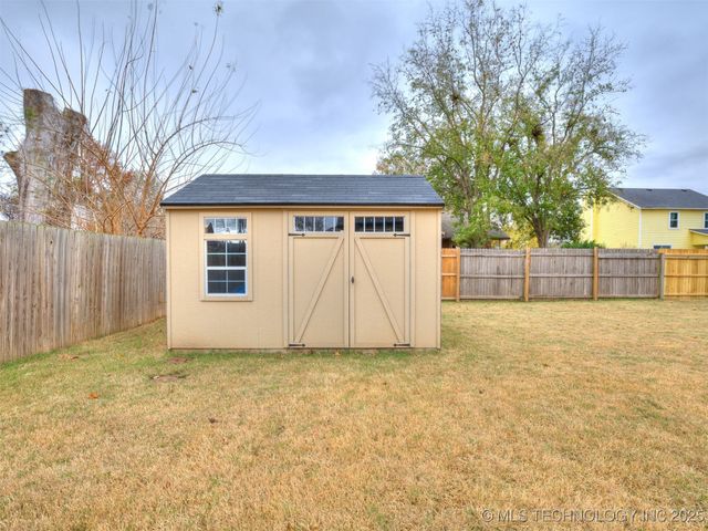 8621 S Fawnwood Court, Broken Arrow, OK 74011