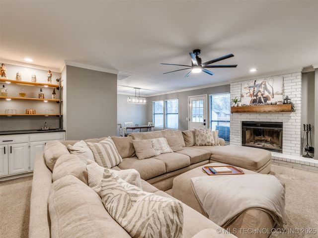 8621 S Fawnwood Court, Broken Arrow, OK 74011