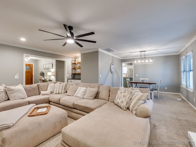 8621 S Fawnwood Court, Broken Arrow, OK 74011