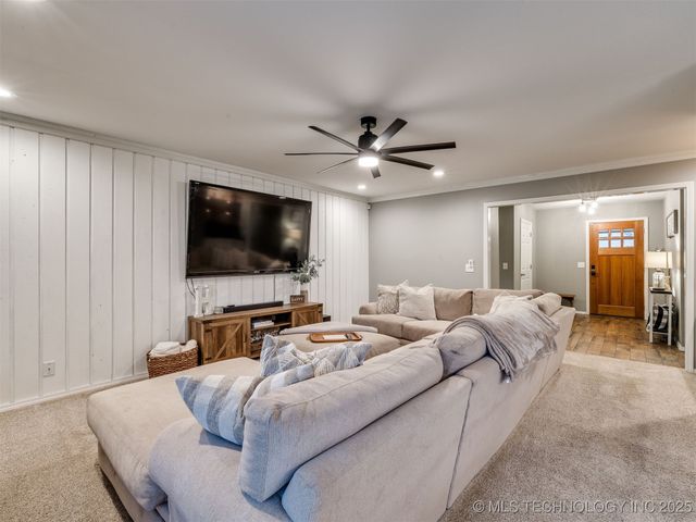 8621 S Fawnwood Court, Broken Arrow, OK 74011