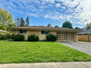 107 N Stevenson Lane, Mount Prospect, IL 60056