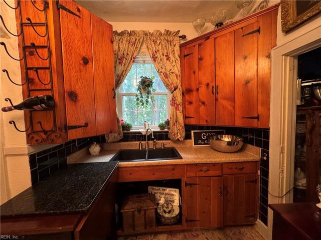 40 Franklin RD, Newport News, VA 23601