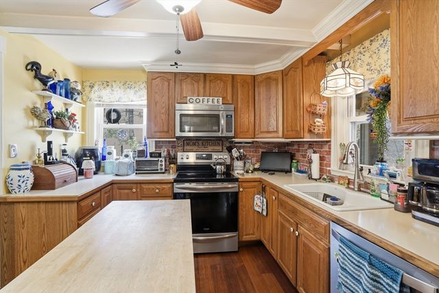 64 Winthrop St, Rehoboth, MA 02769