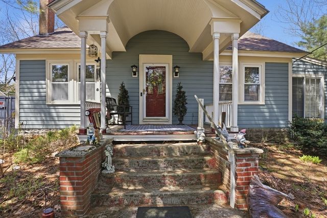 64 Winthrop St, Rehoboth, MA 02769