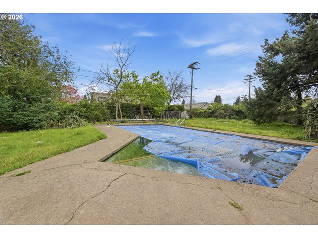 885 ASPEN St, Springfield, OR 97477