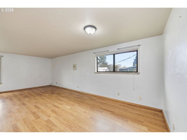 885 ASPEN St, Springfield, OR 97477