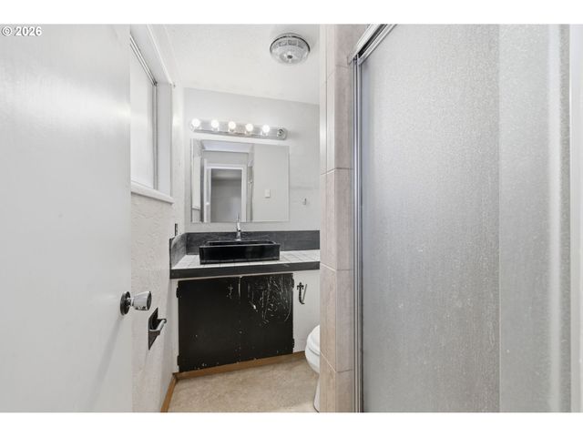 885 ASPEN St, Springfield, OR 97477