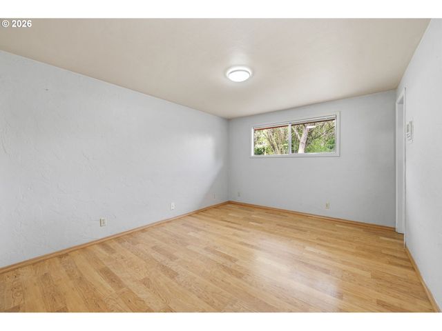 885 ASPEN St, Springfield, OR 97477