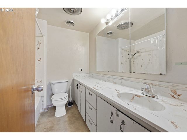 885 ASPEN St, Springfield, OR 97477