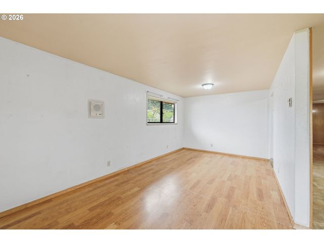 885 ASPEN St, Springfield, OR 97477