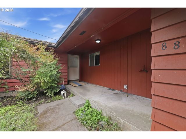 885 ASPEN St, Springfield, OR 97477