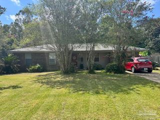 1347 Woodfield Dr, Cantonment, FL 32533