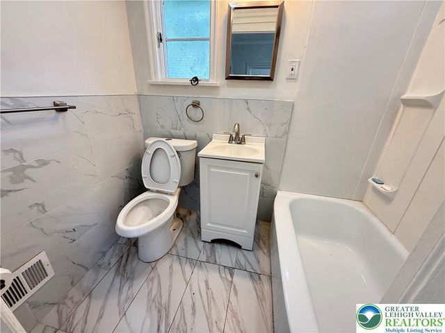 314 North Garfield Avenue, Lackawanna, PA 18504