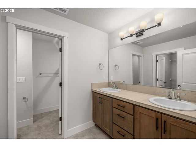 4655 Se Steelhead Ct, Hillsboro, OR 97123