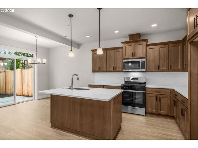 4655 Se Steelhead Ct, Hillsboro, OR 97123