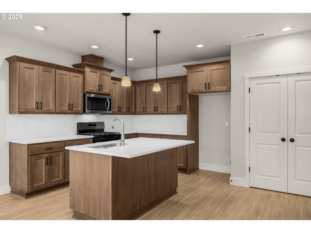 4655 Se Steelhead Ct, Hillsboro, OR 97123