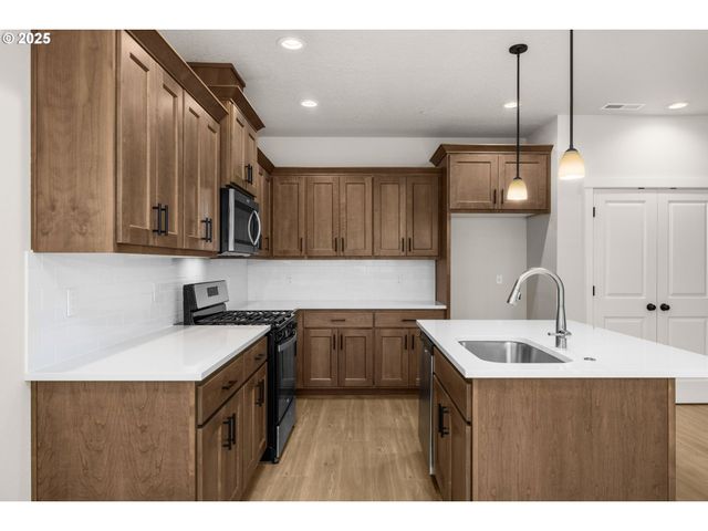 4655 Se Steelhead Ct, Hillsboro, OR 97123