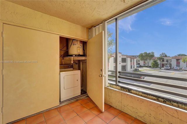 1104 N Hiatus Rd 1104, Pembroke Pines, FL 33026