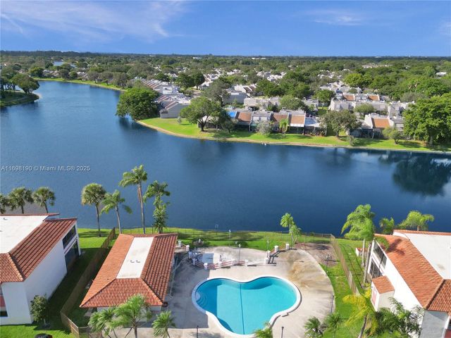 1104 N Hiatus Rd 1104, Pembroke Pines, FL 33026