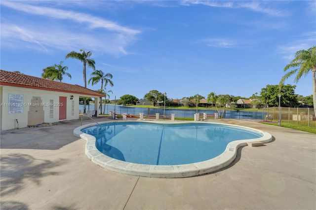 1104 N Hiatus Rd 1104, Pembroke Pines, FL 33026