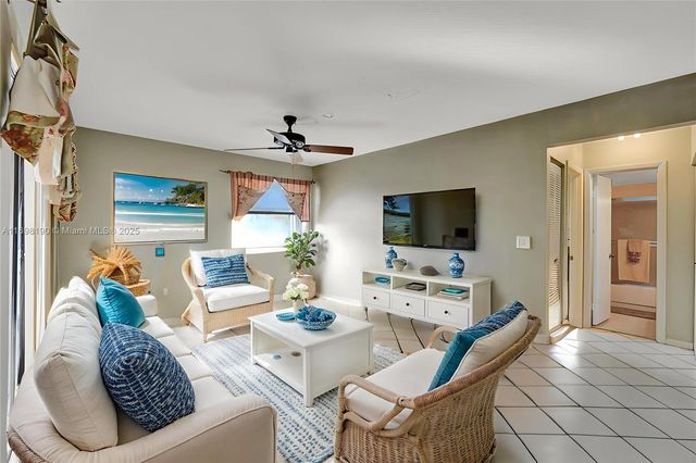 1104 N Hiatus Rd 1104, Pembroke Pines, FL 33026