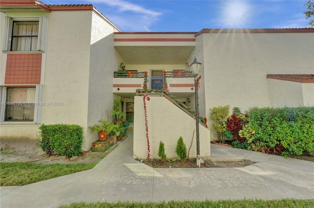 1104 N Hiatus Rd 1104, Pembroke Pines, FL 33026